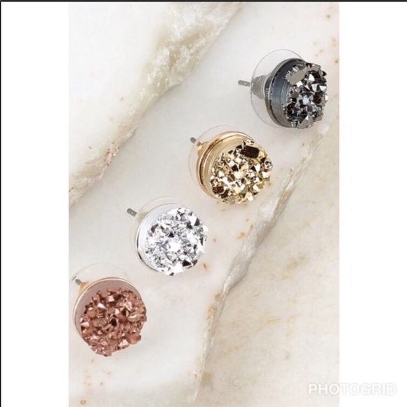 Jewelry - Round druzy earrings